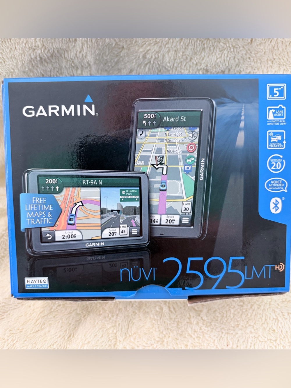 Garmin nüvi® 2595LMT Navigation Device with all accessories
